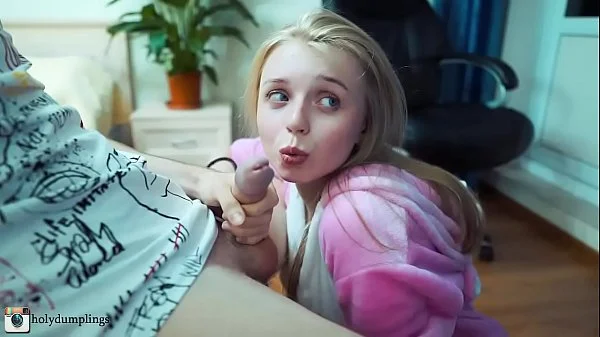 She Knows How To Suck Properly!