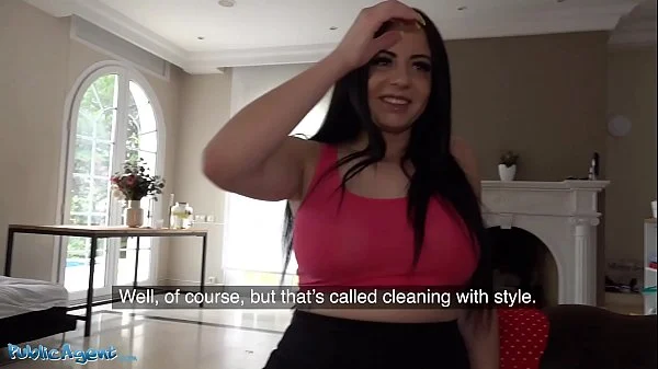 Public Agent Spanish cleaner Damaris gets down, dirty and fucked