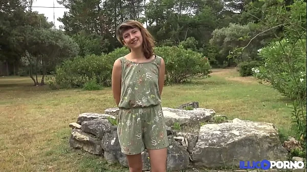 Melany découvre les plaisirs d'une grosse queue d'afro