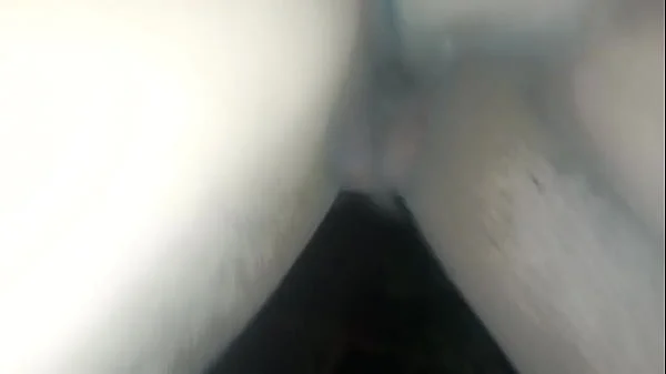 Olha essa puta safada dando no meio da praça em publico