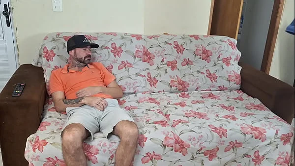 Esposa exibe buceta para meu amigo e deixei eles sozinhos!