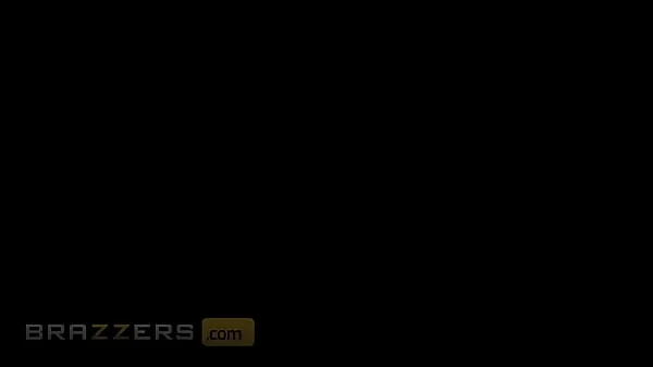 (Eliza Allure) Uses Her Natural Curves To Distract (Alex Legend) From His Game And Wraps Her Huge Boobs Around His Cock - Brazzers