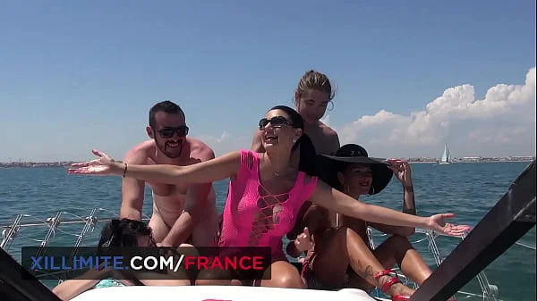 Sex on the yacht with curvy cougar
