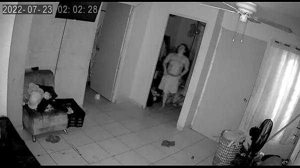 sorprendo a mi sobrina detras de la puerta masturvandose y me toca